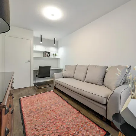 Stysia Superior By Bookinghost *