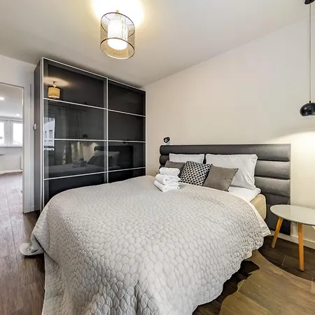 Stysia Superior By Bookinghost